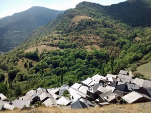 Looking down on Estaon
