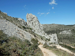 Craggy scenery above Malafi