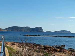 Looking N from Es Canar