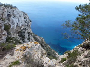 Steep cliff route from ascent