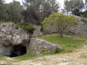 Well preserved ice house of Nevera Baixa