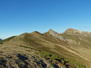 Looking up the ridge from the Col