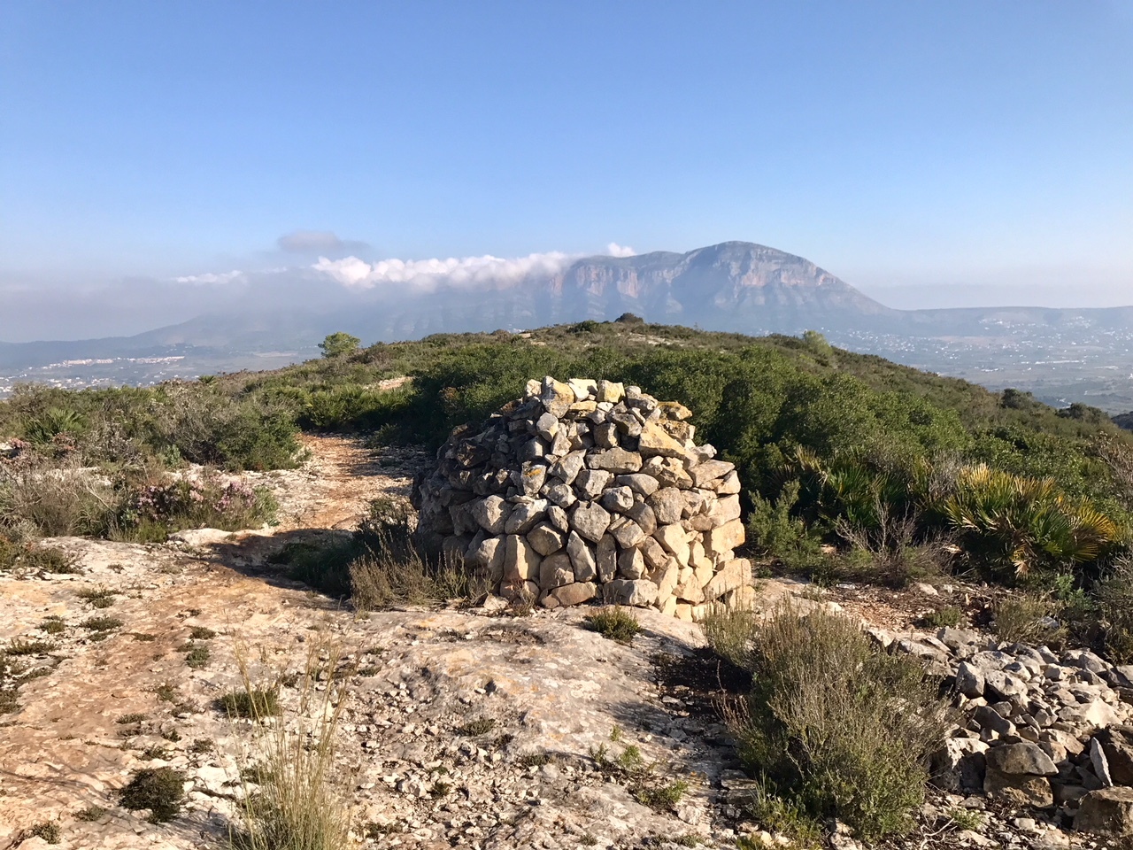 The enclosed well on the Azagador Ridge