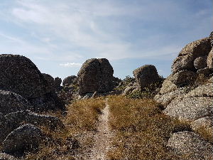 The path on the ridge amongst the rocks