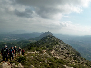 Along the ridge to Penya Roig