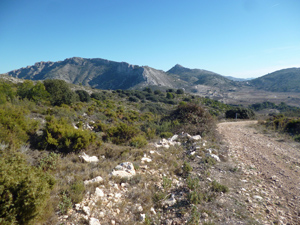 Cocoll and Tossal Vaquero at start of descent