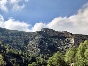 The pinnacle and ridge of Seldetes seen from the N332
