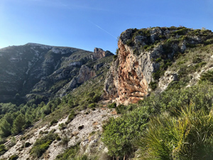 View up the Seldetes ridge from its foot