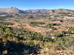 Val de Pop towards Penya Roig and beyond to Serra Del Migdia