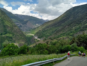Descent route on tarmac