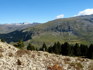 Distant Maladito and Aneto ridge