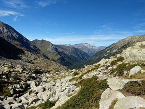 Looking E down the Vallibierna