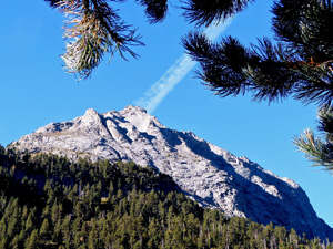 Pico de Ara guells from Refugio Corones