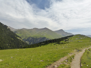 Looking across the gorge on the approach to Font d'Alba