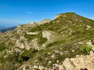 The ridge leading to Cim del Penyalba