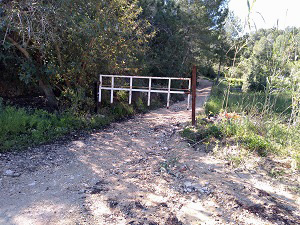 White gate at 1.54km