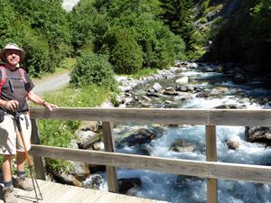 GR11 crossing the Rio Estos