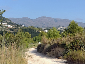 Start of route with Lloa Larga (El Cau) in distance