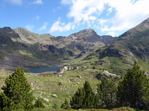Estany de Mig and Pic de Tristaina