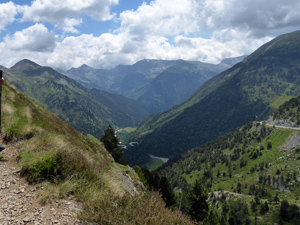 The old GR route back down to the valley floor