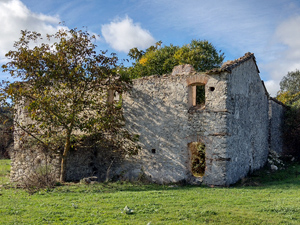 Deserted farmhouse at Capa y Mona