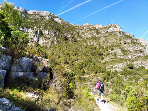 Heading towards the tricky scrambling ascent