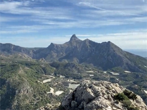 Penya de l'Or summit towards Bernia Ridge