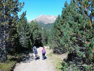 Descending towards Pico Casamanya