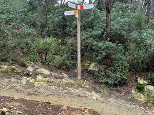 Sign post showing return route from Tossal De Moro, ignore during ascent