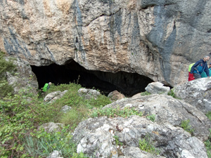 The cave (cueva)