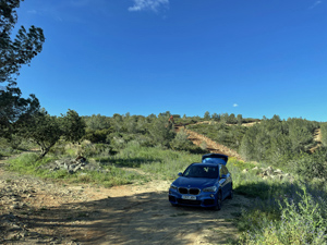1. Parking area with start of walk in mid-frame