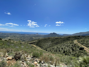 6. Looking across to Calpe and Ifach on downward trail