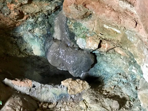 Water spring inside Cova de Patricio