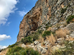 The Cave (eye) from the final approach.