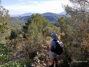 Descending the ridge to the track